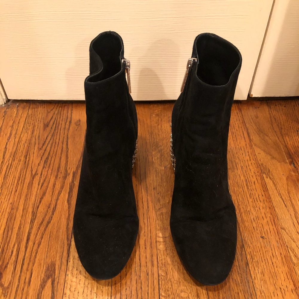 KENDALL AND KYLIE BLK SDE STUD HEEL BOOTIES SZ 10